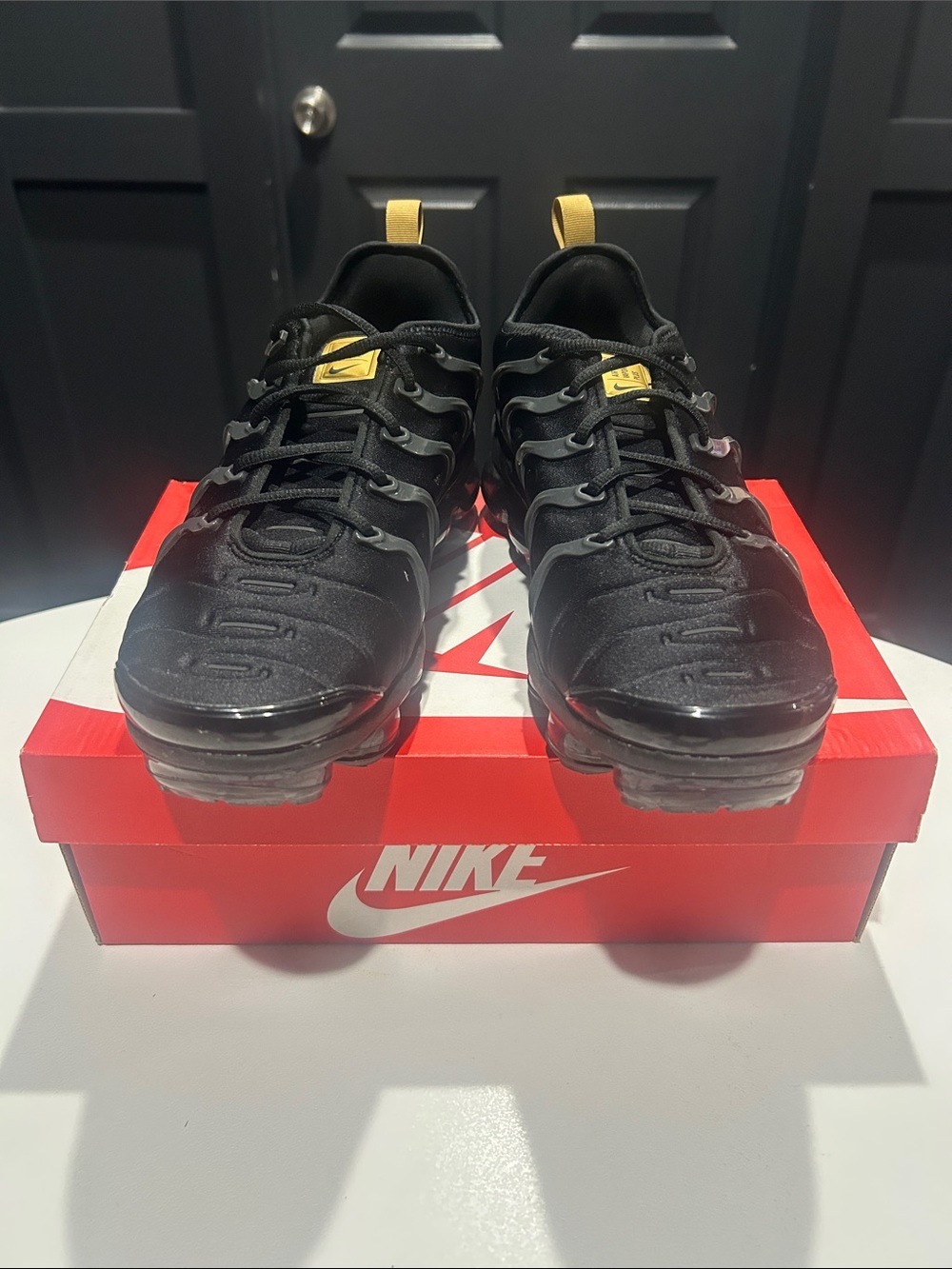 Nike Air VaporMax Plus “Black Metallic Gold Anthracite” Men’s Size 11.5 - Picture 4 of 9